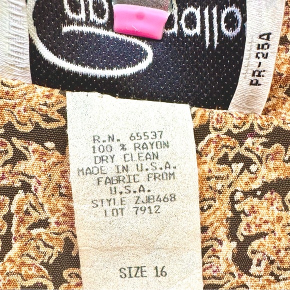 Vintage Brocade Button-Up Top Gold Baroque Pattern Short Sleeve -size 16 - Picture 5 of 10